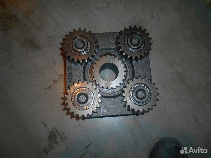 Первая планетарная передача JCB JS220