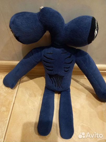 Игрушка сиреноголовый и мягкие игрушки