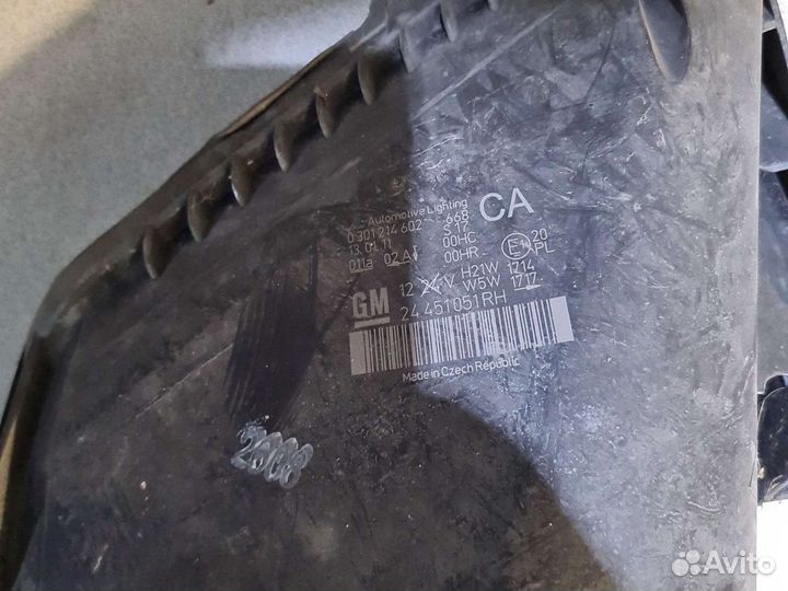 Опель Зафира в передняя фара правая