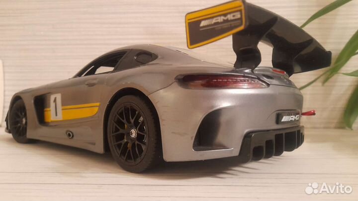 Машина на пульте управления