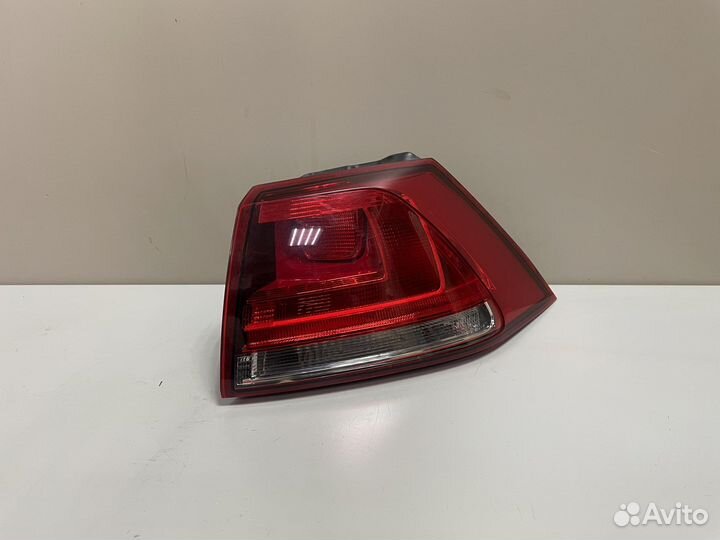 Фонарь задний правый Фольксваген Гольф 7