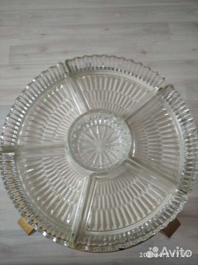 Менажница на крутящем поддоне