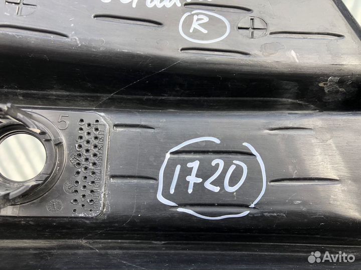 Mercedes W213 20- AMG Решетка бампера правая 1720