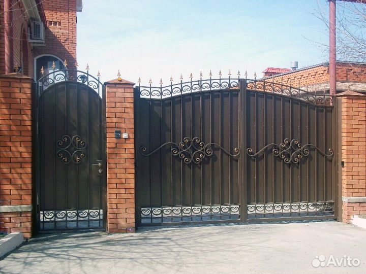 Кованные ворота с забором
