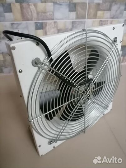 Мощный вытяжной вентилятор 250W