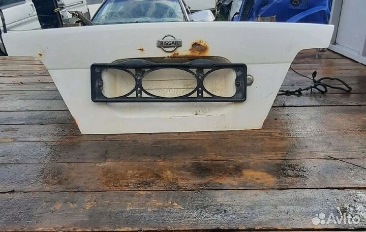 Крышка багажника nissan bluebird u14