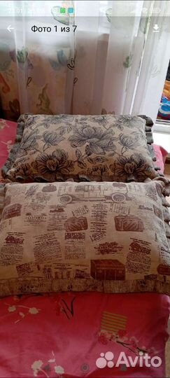 Подушка диванная с цветами