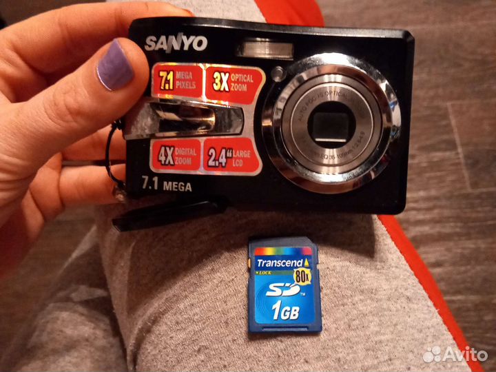 Компактный фотоаппарат sanyo