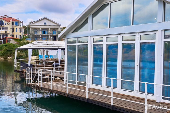 Дом на воде (дебаркадер)