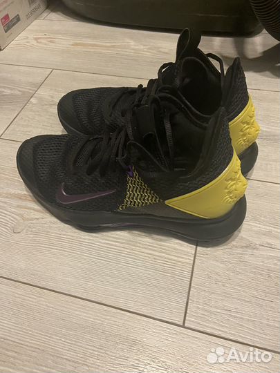 Кроссовки nike lebron