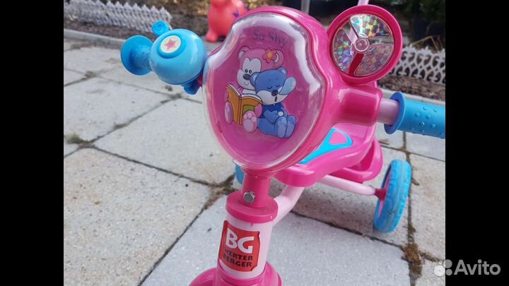 Трехколесный велосипед для малышей