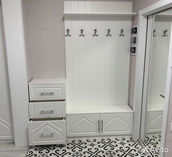 Распашной шкаф на заказ. Производство