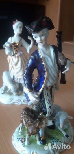 Фарфоровая винтажная статуэтка