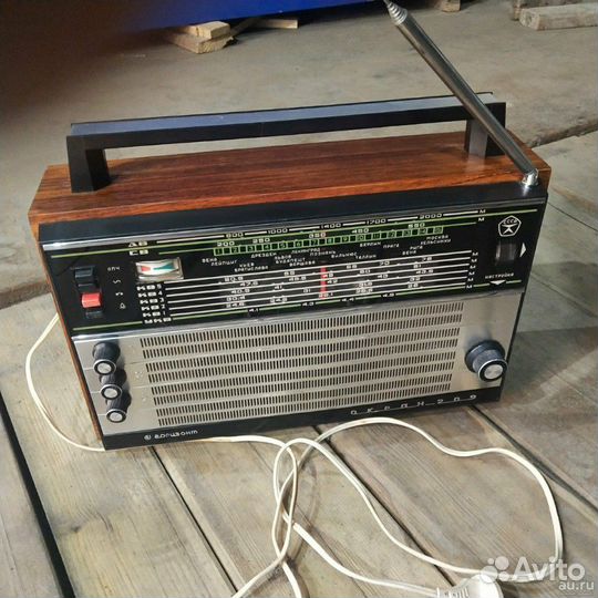 Портативный советский радиоприемник (аспп-2-2)