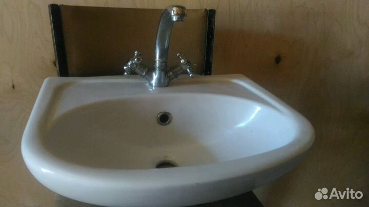 Продаю раковину с краном