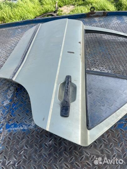 Левая задняя дверь mercedes 190 W201