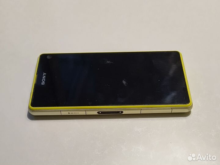 Телефон Sony Xperia z1 compact