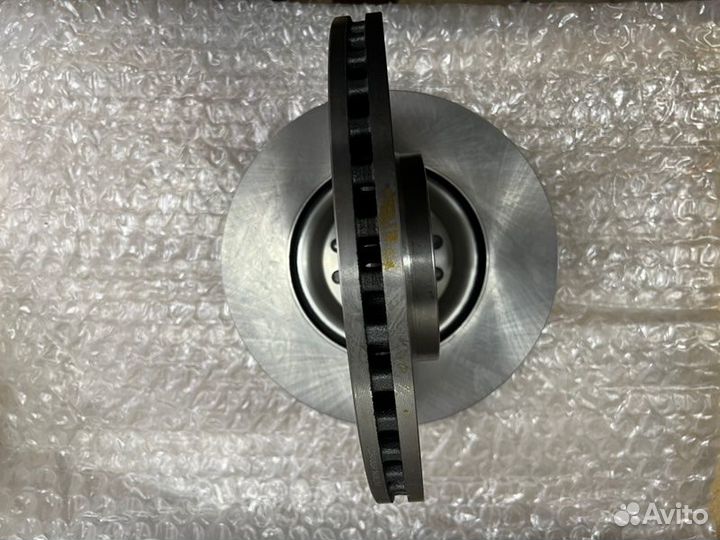 Диск тормозной передний Volkswagen Passat 2010