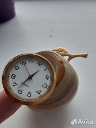 Часы яблоко из оникса