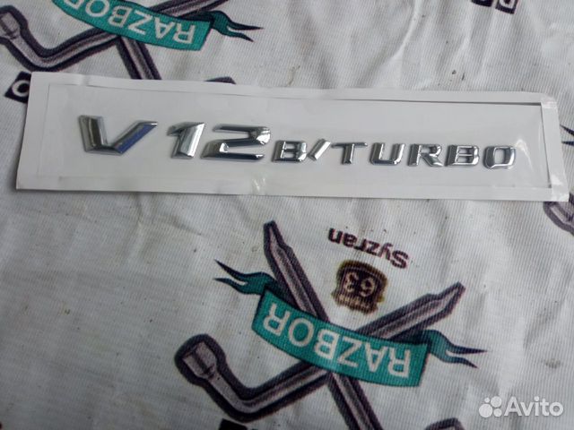 Эмблема V12 biturbo пластик цвет хром