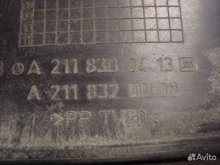 Декоративная крышка подкапотного пространства W211