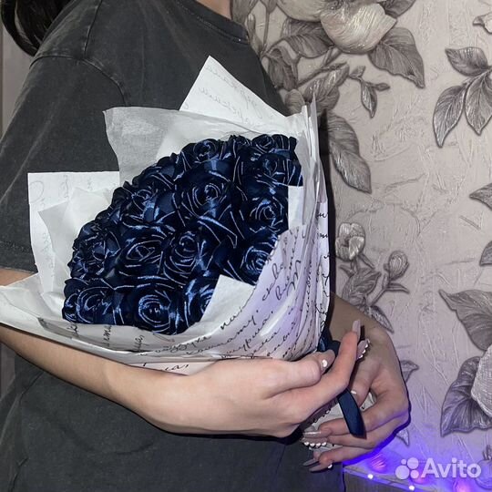 Розы из атласной ленты