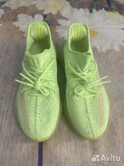 Крутые изики Adidas Yeezy Boost 350 V2 Glow 39