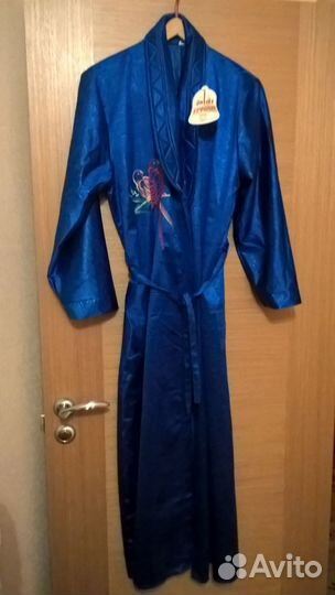 Халат шелковый с вышивкой