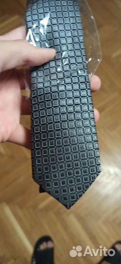 Галстук мужской. Нахожусь в центре