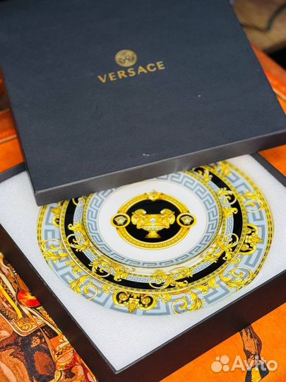 Этажерка для фруктов от Versace