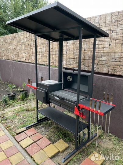 Мангал-гриль с печью и крышей