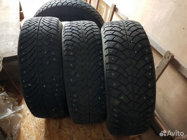 Bfgoodrich G-Force Stud 215/65 R16