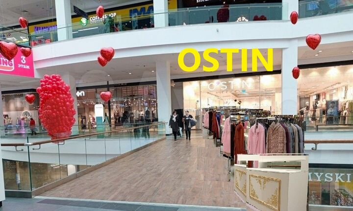 Главный вход в трц.Проходимость хорошая