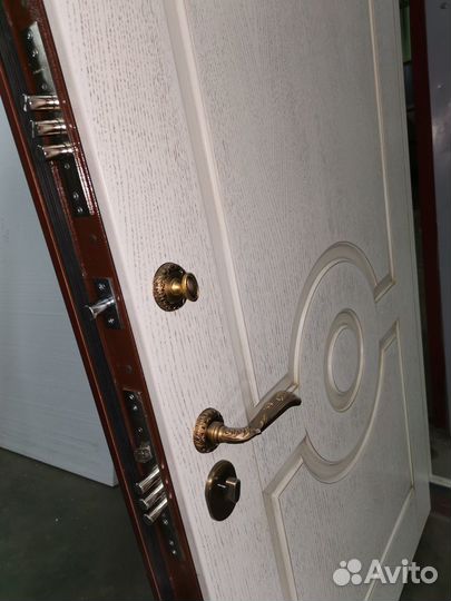 Дверь входная металлическая