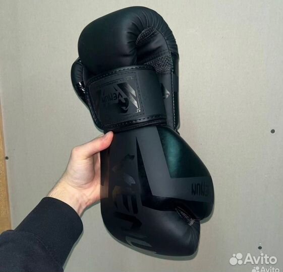 Боксерские перчатки 10 oz venum