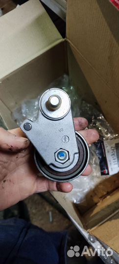 Натяжитель с роликом ремня грм 1145A042