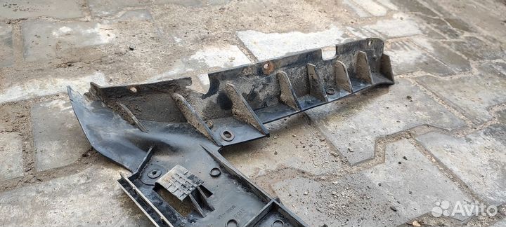 Направляющая бампера правая Пассат Б5+