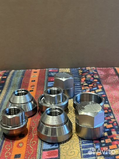 Титановые секретки на колеса