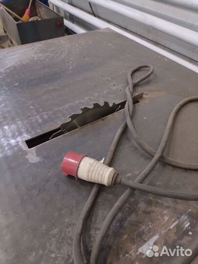 Циркулярный станок по дереву