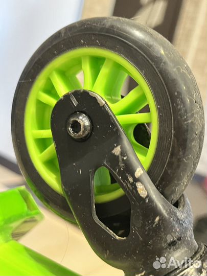 Трюковой самокат Plank Triton ярко зелёный