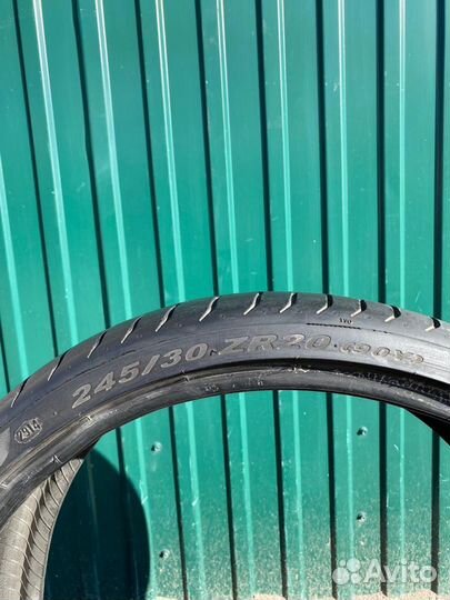 Pirelli P Zero 245/30 R20