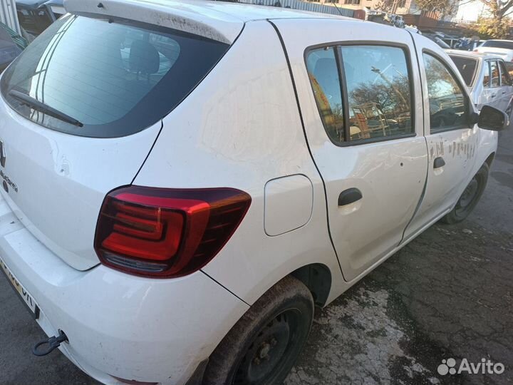 Задняя часть рено сандеро-2