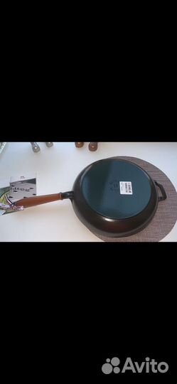 Чугунная сковорода 28 см, производство Франция