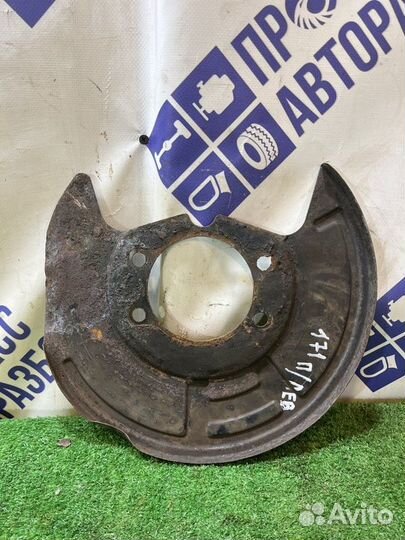 Кожух тормозного диска передний левый Nissan Teana