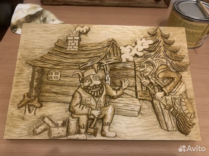 Резное панно из дерева