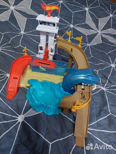 Трек hotwhells с акулой