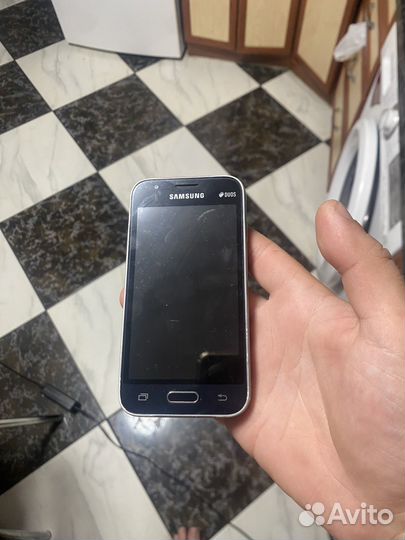 Телефон Samsung j1 mini