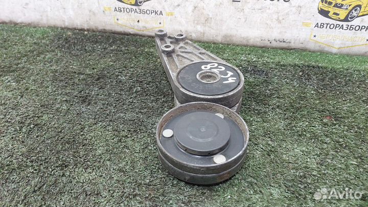 Натяжитель ремня грм 1.8 Audi A4 B5 седан