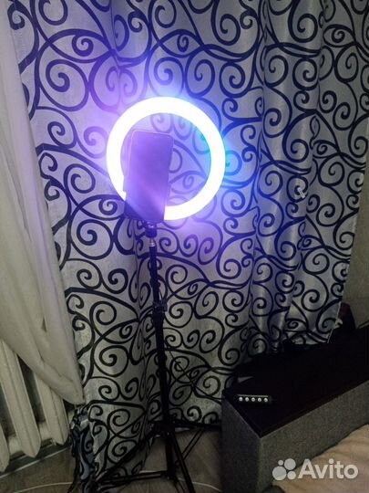 Лампа со штативом для телефона