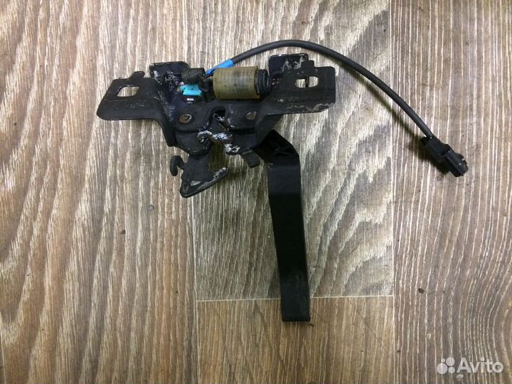 Замок капота LADA Xray